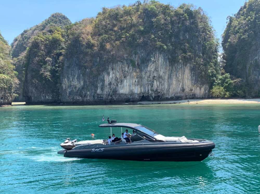 Sacs rebel 47 on the waters in Phi Phi Island 